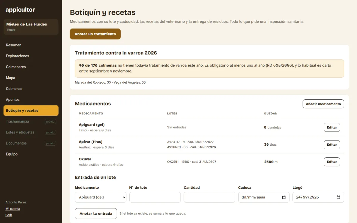 Botiquín con el aviso de varroa, medicamentos por lote, recetas y residuos